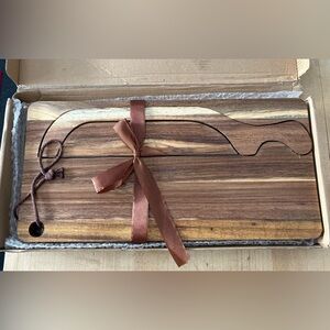 Brand new in box bread knife and cutting board